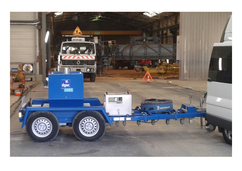 Mesures de bassins de déflexion au déflectomètre à masse tombante HWD (Heavy Weight Deflectometer) et essais d'ovalisation sur la planche expérimentale du STAC